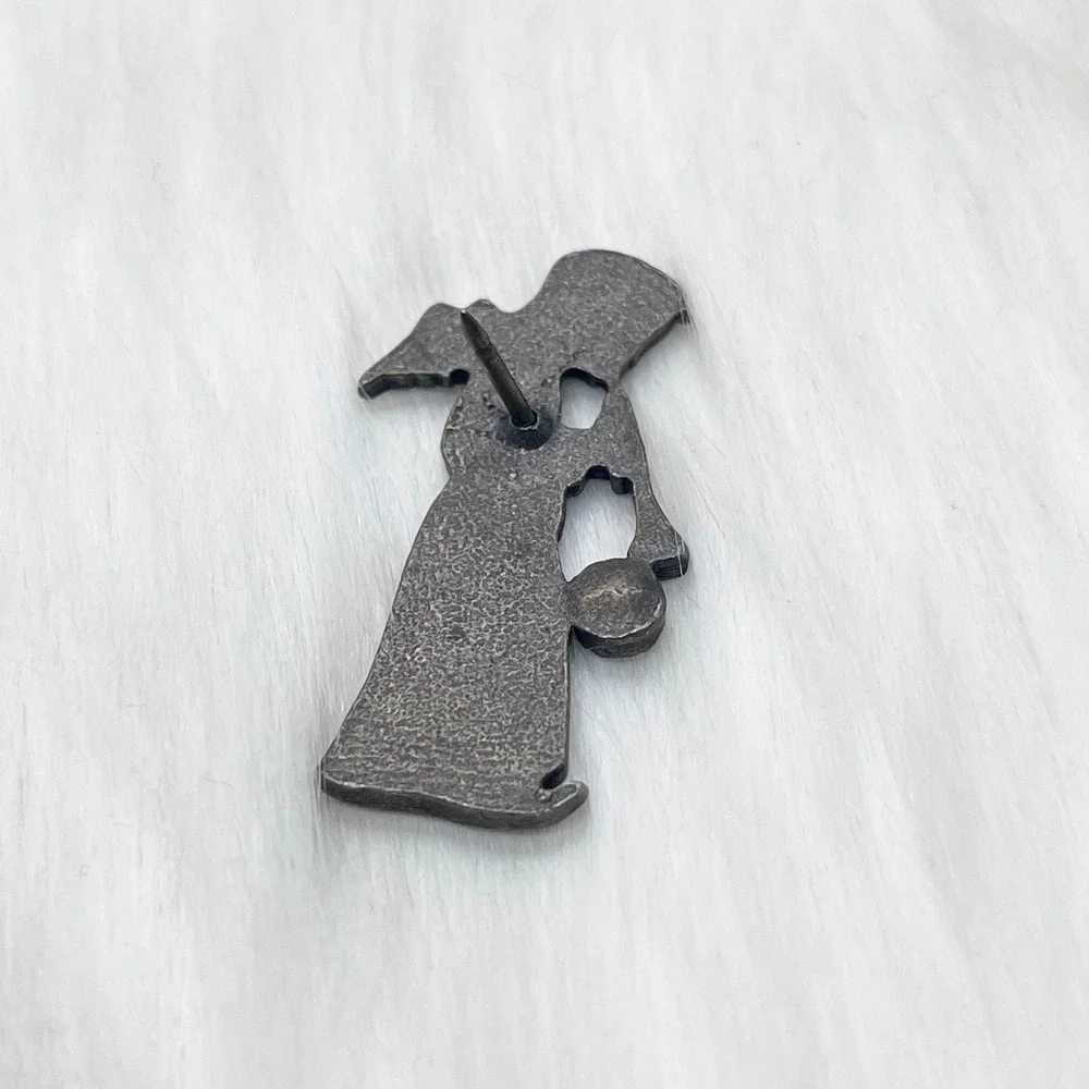 🔮‎ 5/$25 Vintage Angel Blowing Horn With Blue Rhinestone Pin